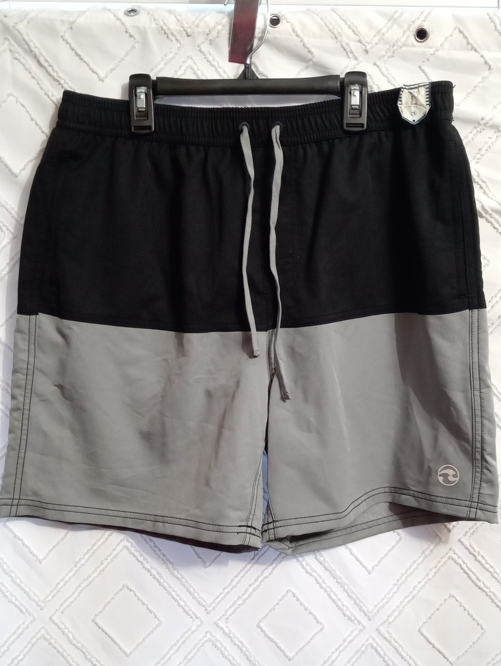 Ocean Current Men’s Two-Tone Black and Gray Swim Trunks⭐️